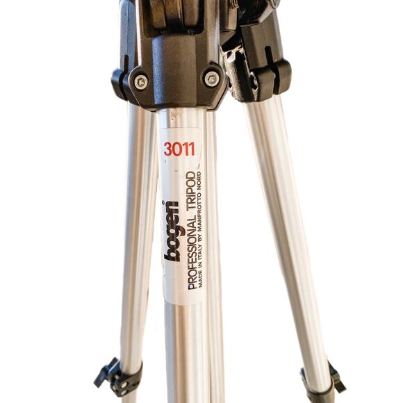 Bogen Manfrotto Professional Tripod 3011 & 3047 Tripod Head - Picture 9 of 10